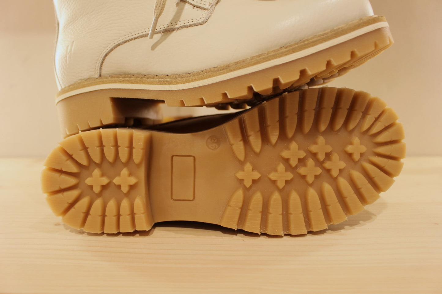 Bottines HOOPER cuir blanc cassé ou beige et doublure laine semelle épaisse et cranté