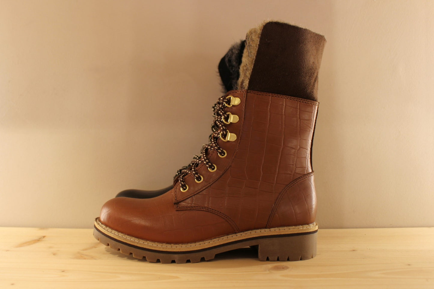 Bottines tige réversible en cuir imprimé croco noir ou camel HOOPER