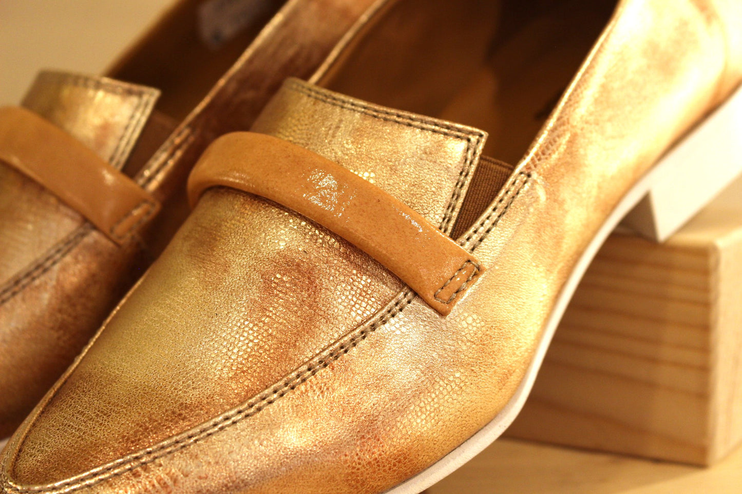 Mocassin cuir métallisé gold semelle interne amovible CASTA