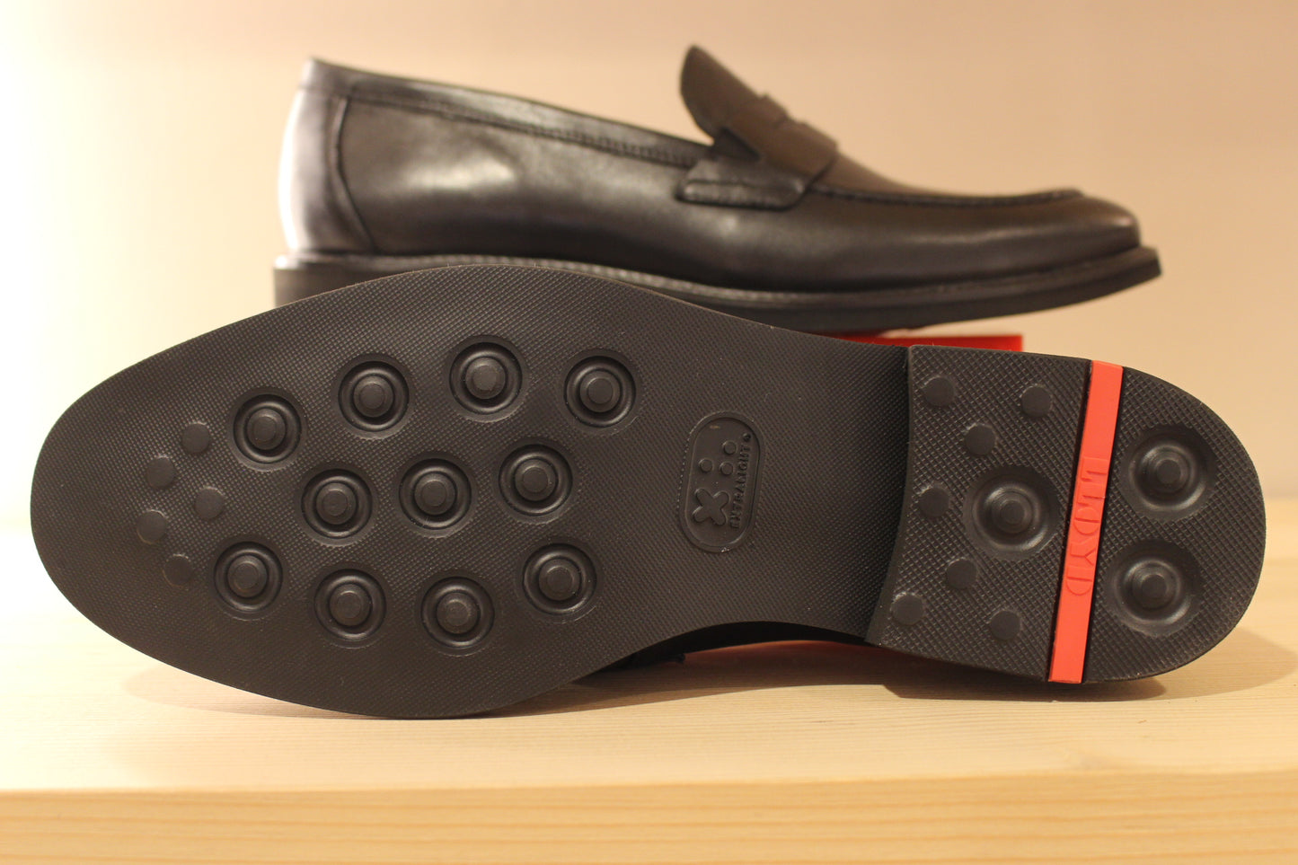 Mocassin homme en cuir lisse noir semelle extra légère cuir souple LLOYD