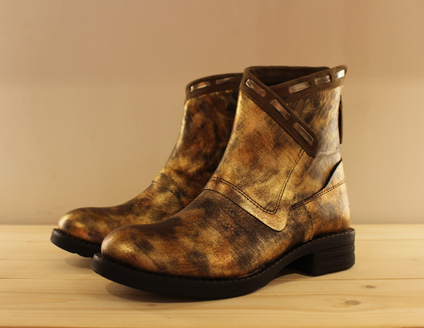 Bottines métallisées cuivre avec semelle amovible et zip arrière CASTA fabrication portugaise