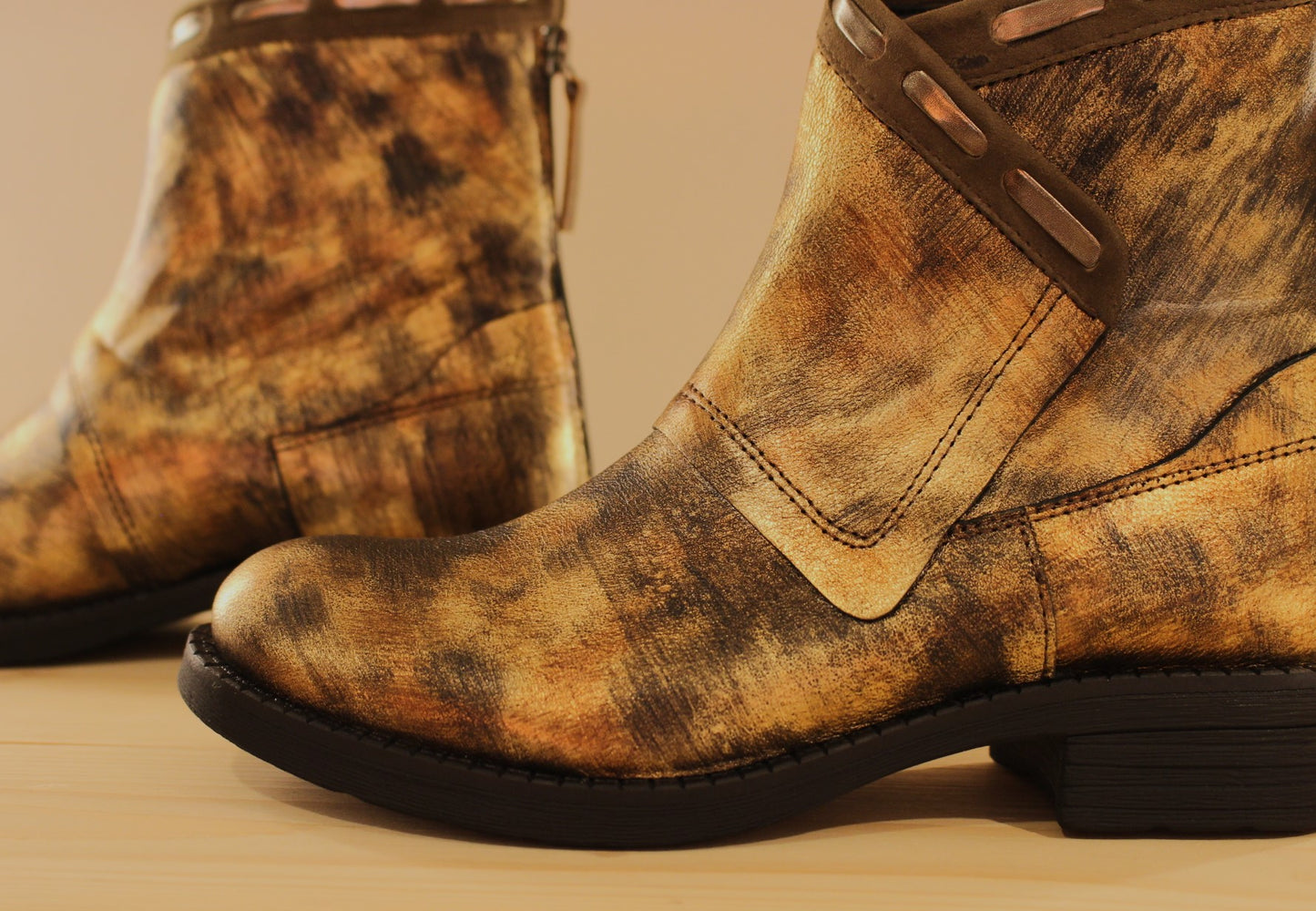 Bottines métallisées cuivre avec semelle amovible et zip arrière CASTA fabrication portugaise