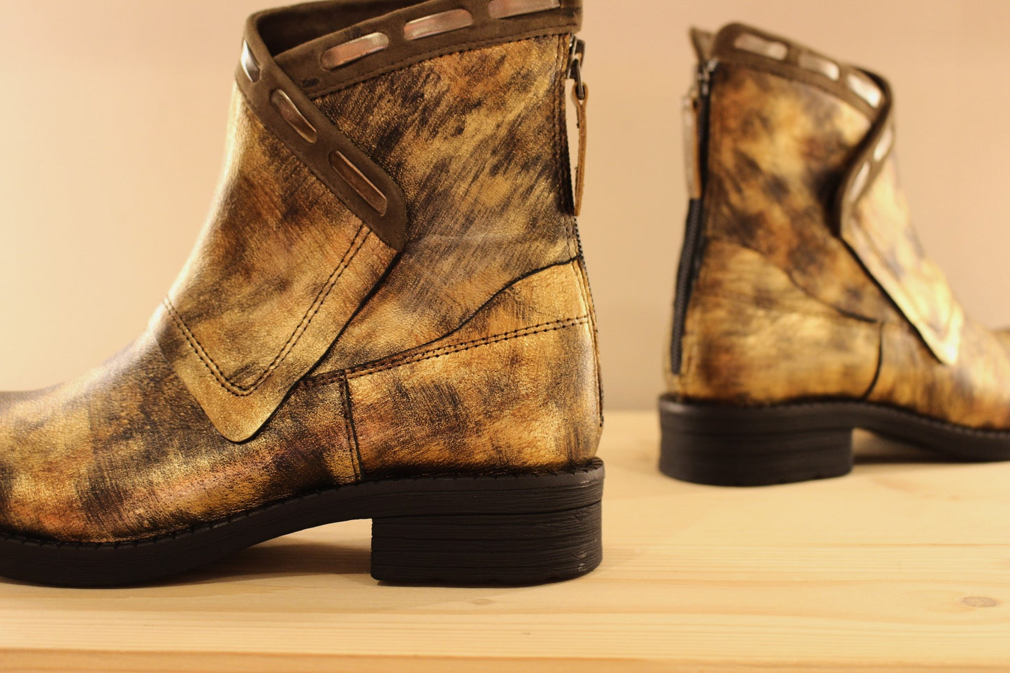 Bottines métallisées cuivre avec semelle amovible et zip arrière CASTA fabrication portugaise