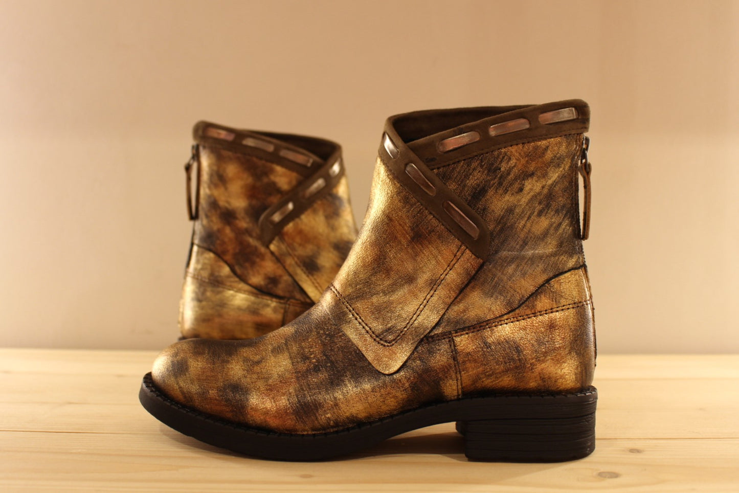 Bottines métallisées cuivre avec semelle amovible et zip arrière CASTA fabrication portugaise