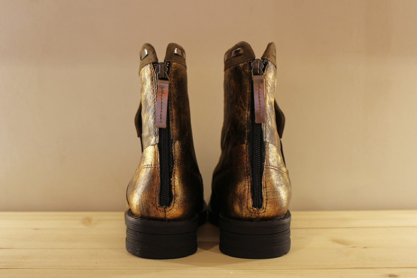 Bottines métallisées cuivre avec semelle amovible et zip arrière CASTA fabrication portugaise
