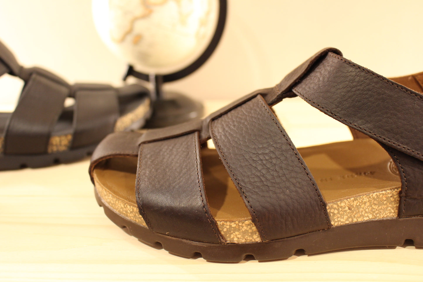 Sandales fermées en cuir gras noir ou marron PANAMA JACK