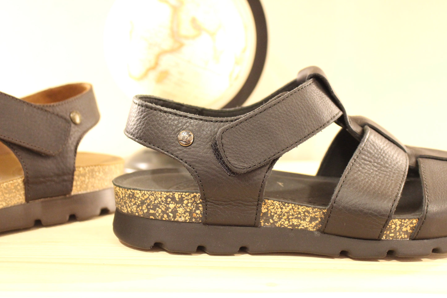 Sandales fermées en cuir gras noir ou marron PANAMA JACK