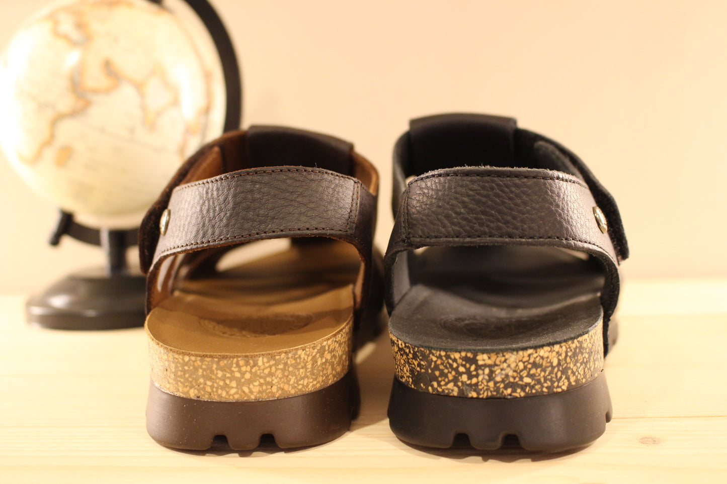 Sandales fermées en cuir gras noir ou marron PANAMA JACK