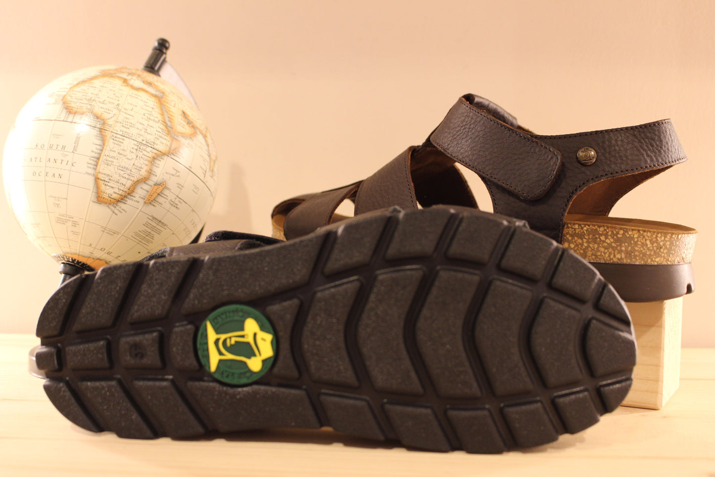 Sandales fermées en cuir gras noir ou marron PANAMA JACK