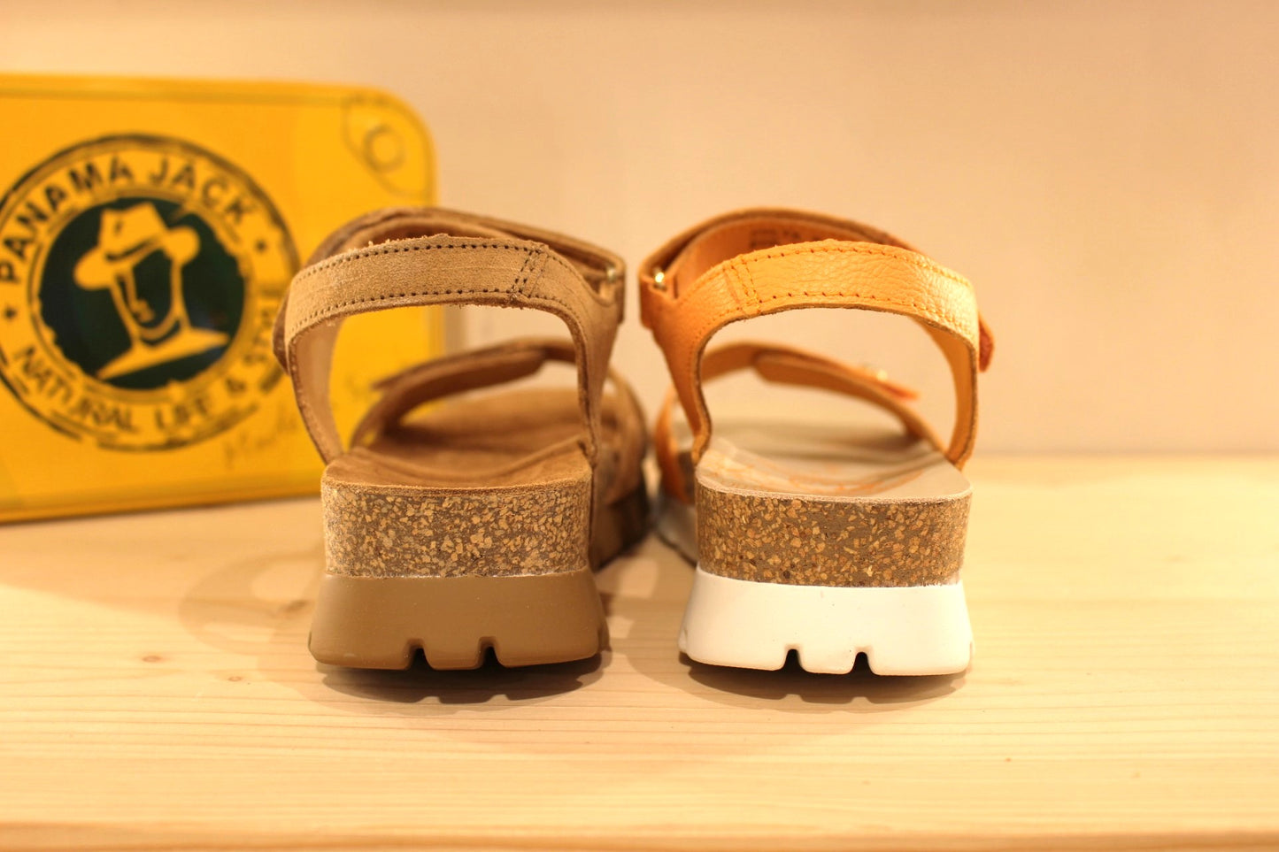 Sandales cuir semelles anatomique réglage scratch PANAMA JACK