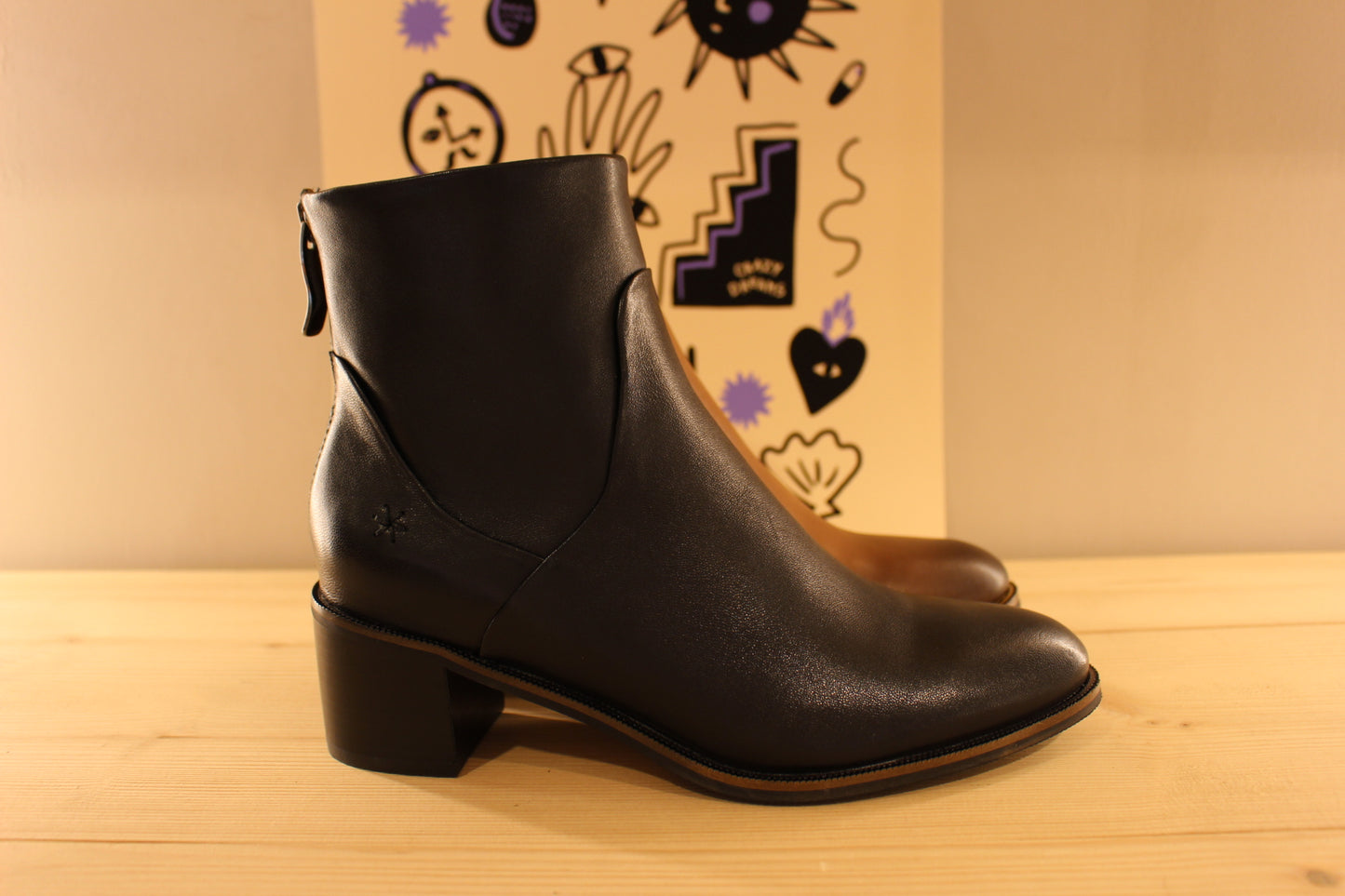 Bottine en cuir taupe ou noir à talon très féminine MAMZELLE