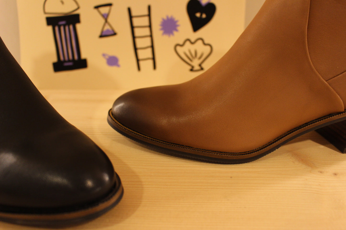 Bottine en cuir taupe ou noir à talon très féminine MAMZELLE