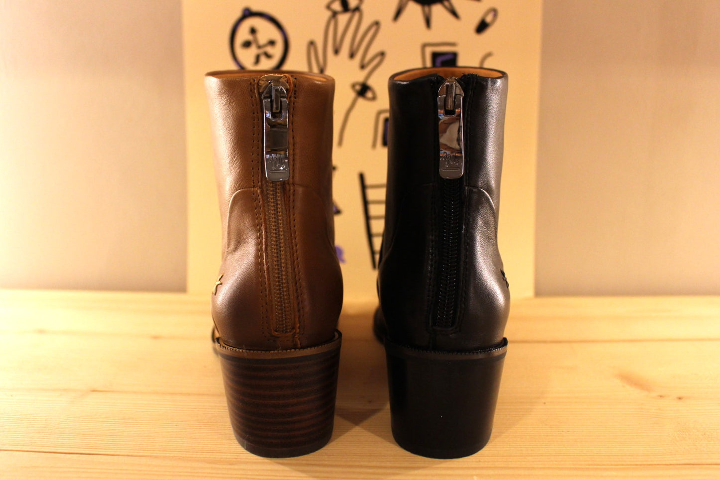 Bottine en cuir taupe ou noir à talon très féminine MAMZELLE