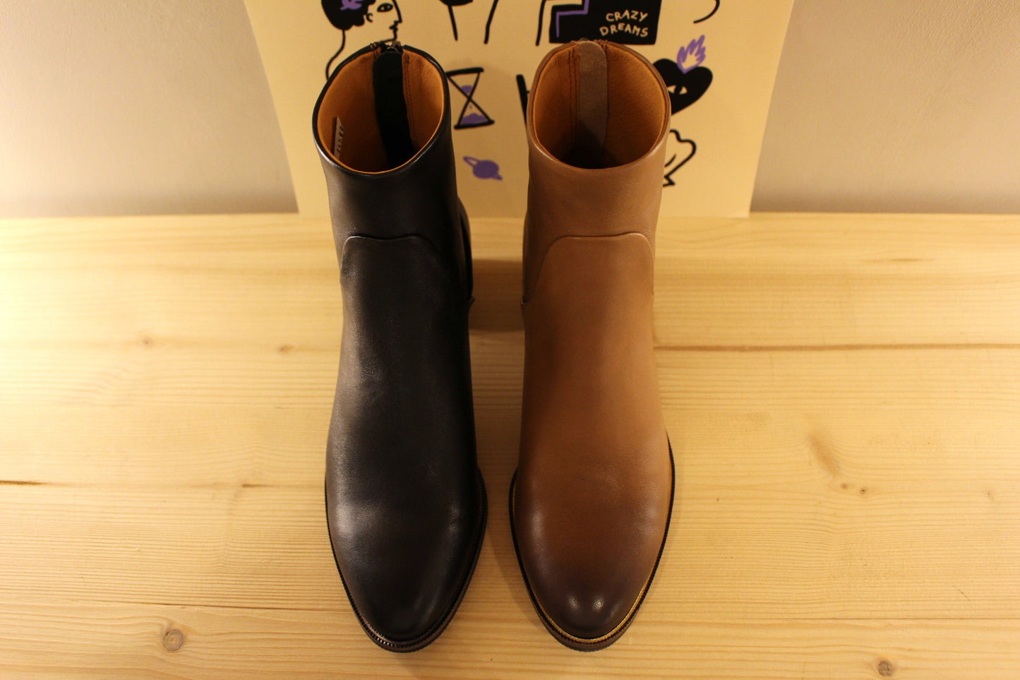 Bottine en cuir taupe ou noir à talon très féminine MAMZELLE