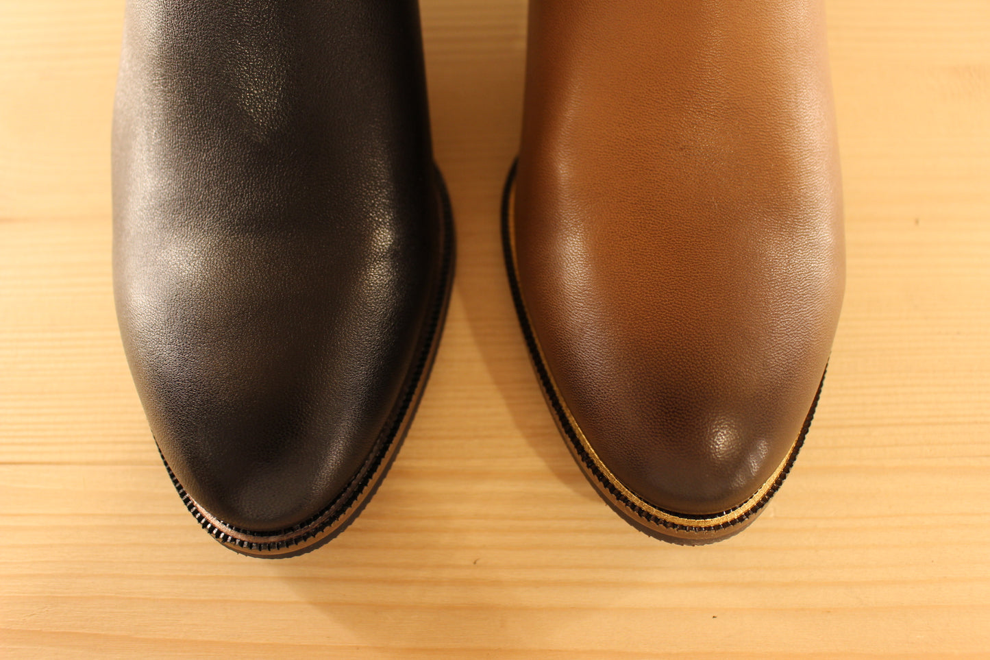 Bottine en cuir taupe ou noir à talon très féminine MAMZELLE