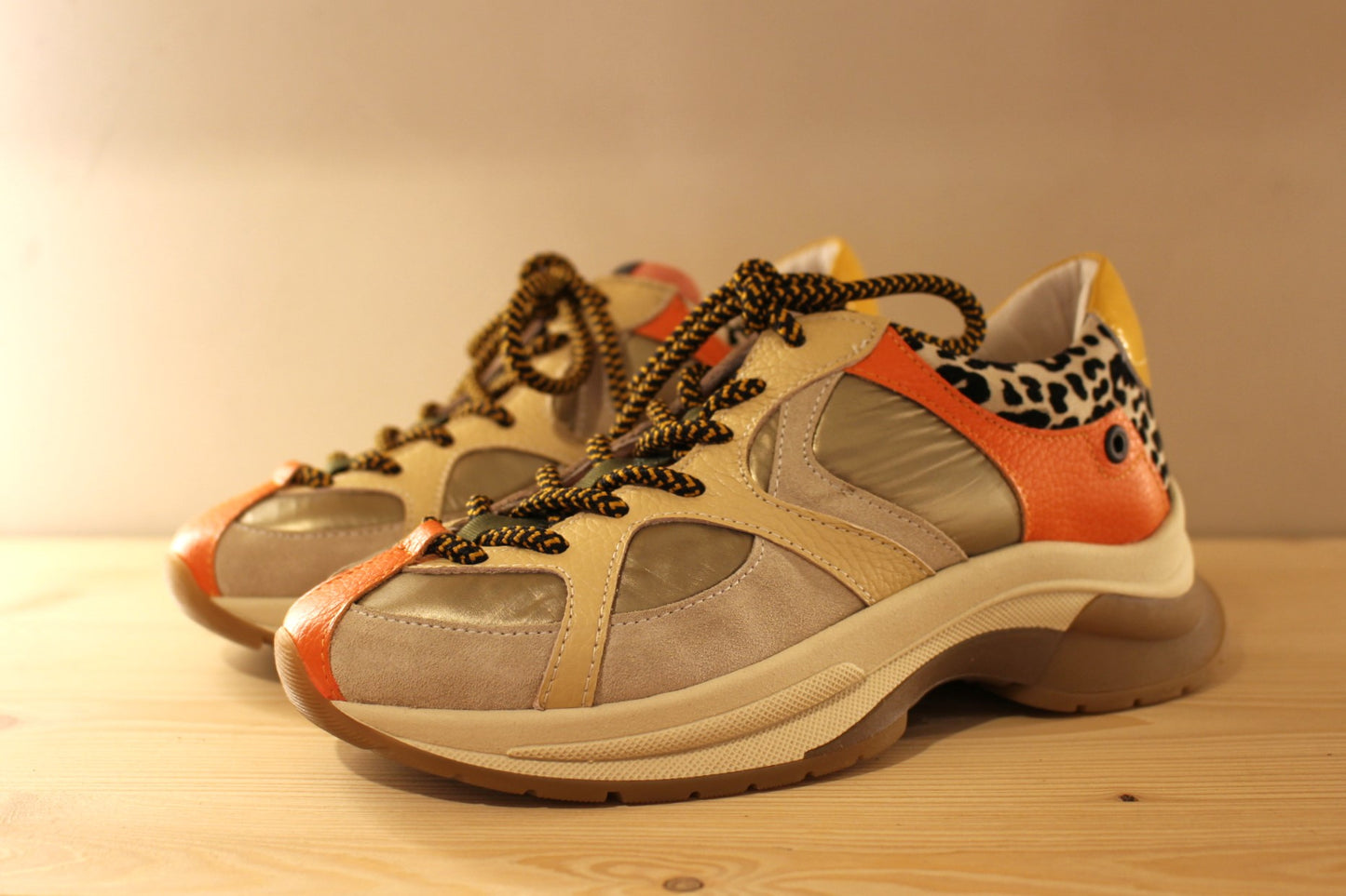 Basket cuir et nylon beige jaune et orange VADDIA