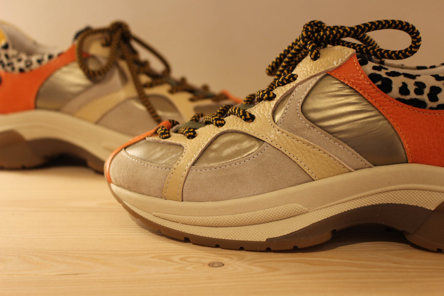 Basket cuir et nylon beige jaune et orange VADDIA