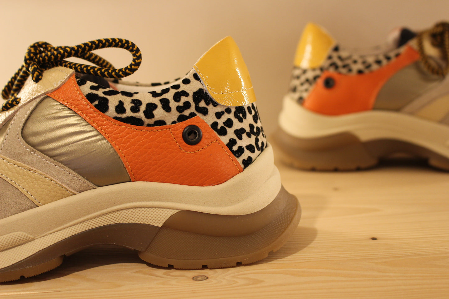 Basket cuir et nylon beige jaune et orange VADDIA