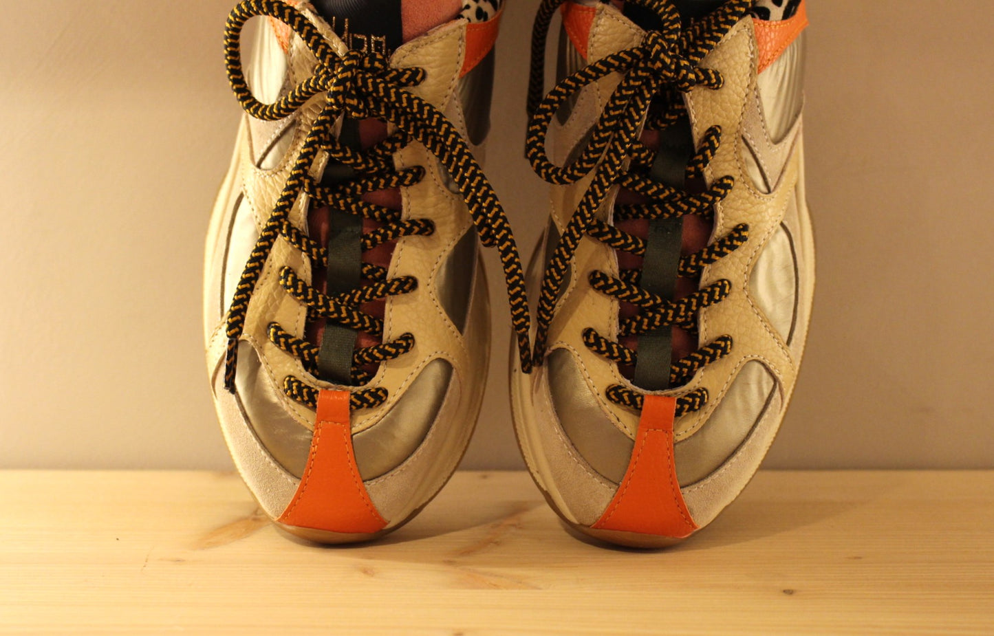 Basket cuir et nylon beige jaune et orange VADDIA
