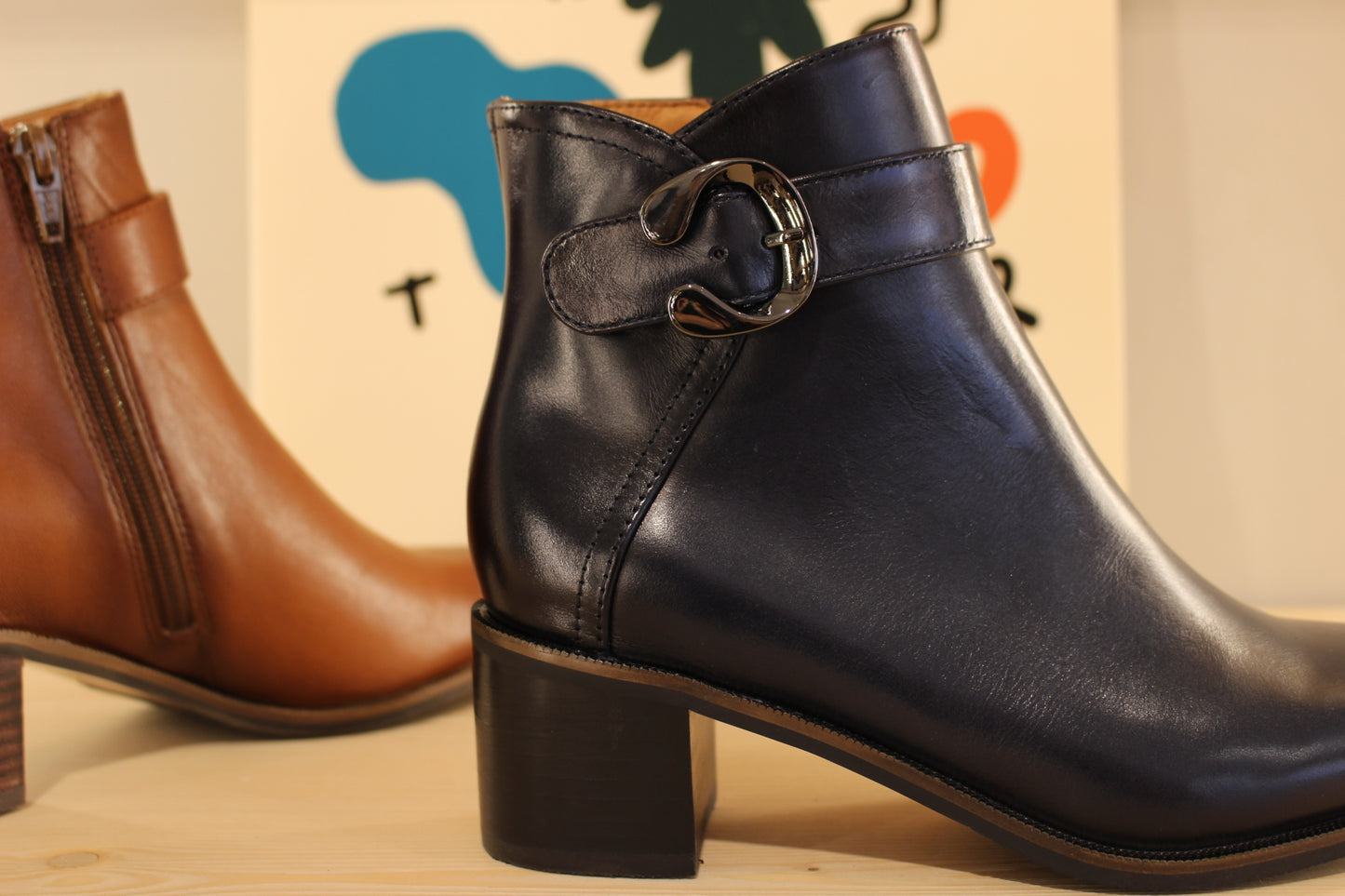 Bottine en cuir bleu ou cognac à talon très féminine MAMZELLE