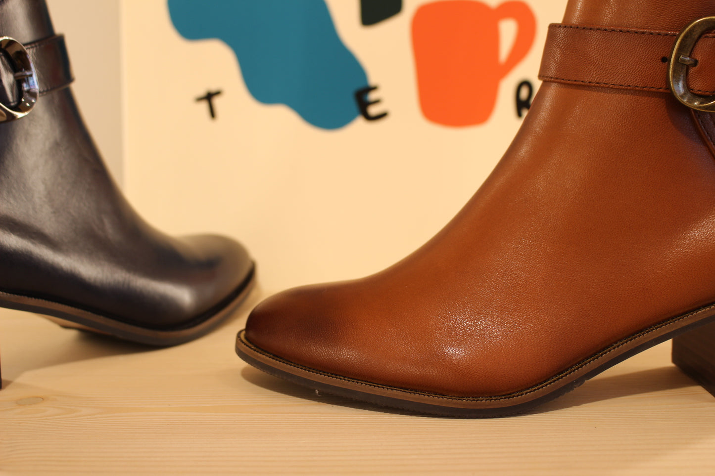 Bottine en cuir bleu ou cognac à talon très féminine MAMZELLE