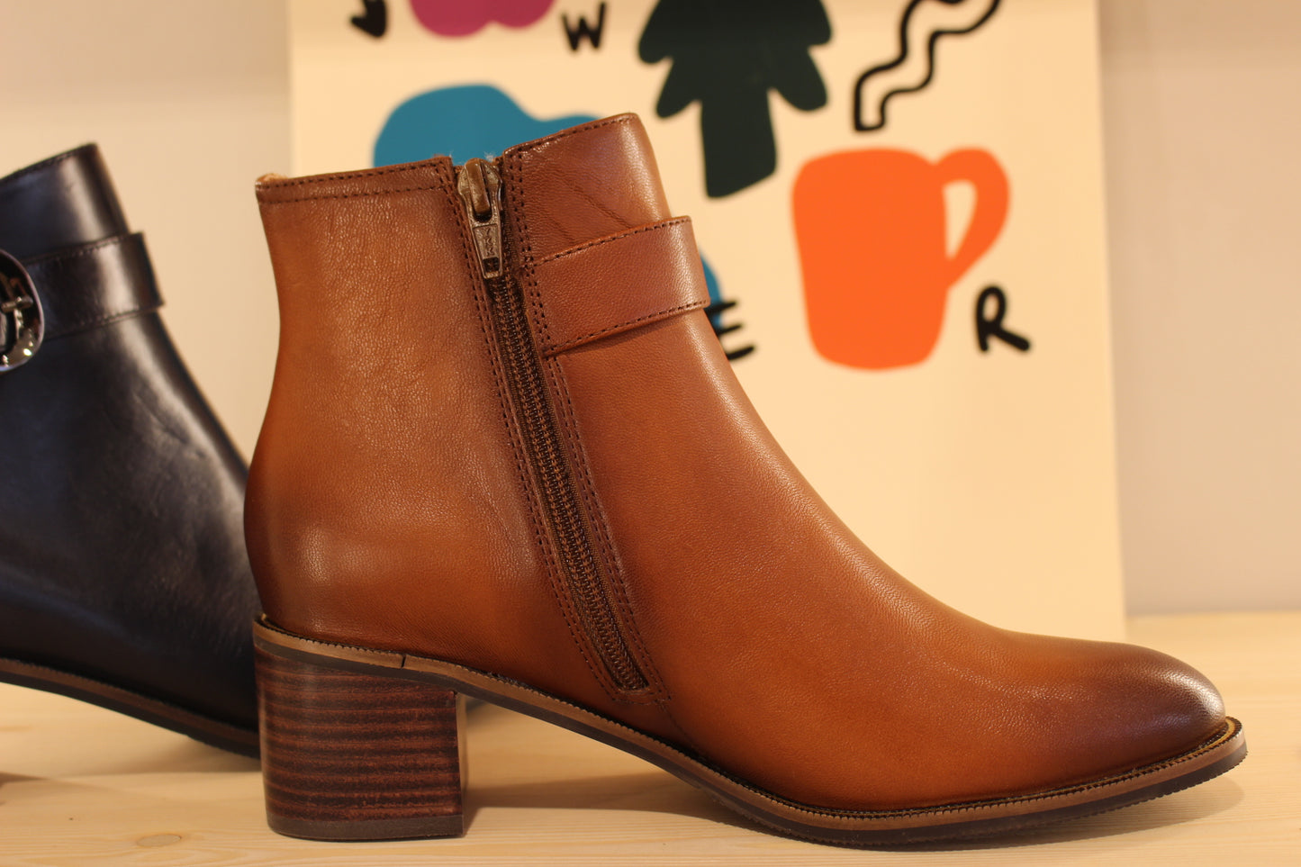 Bottine en cuir bleu ou cognac à talon très féminine MAMZELLE