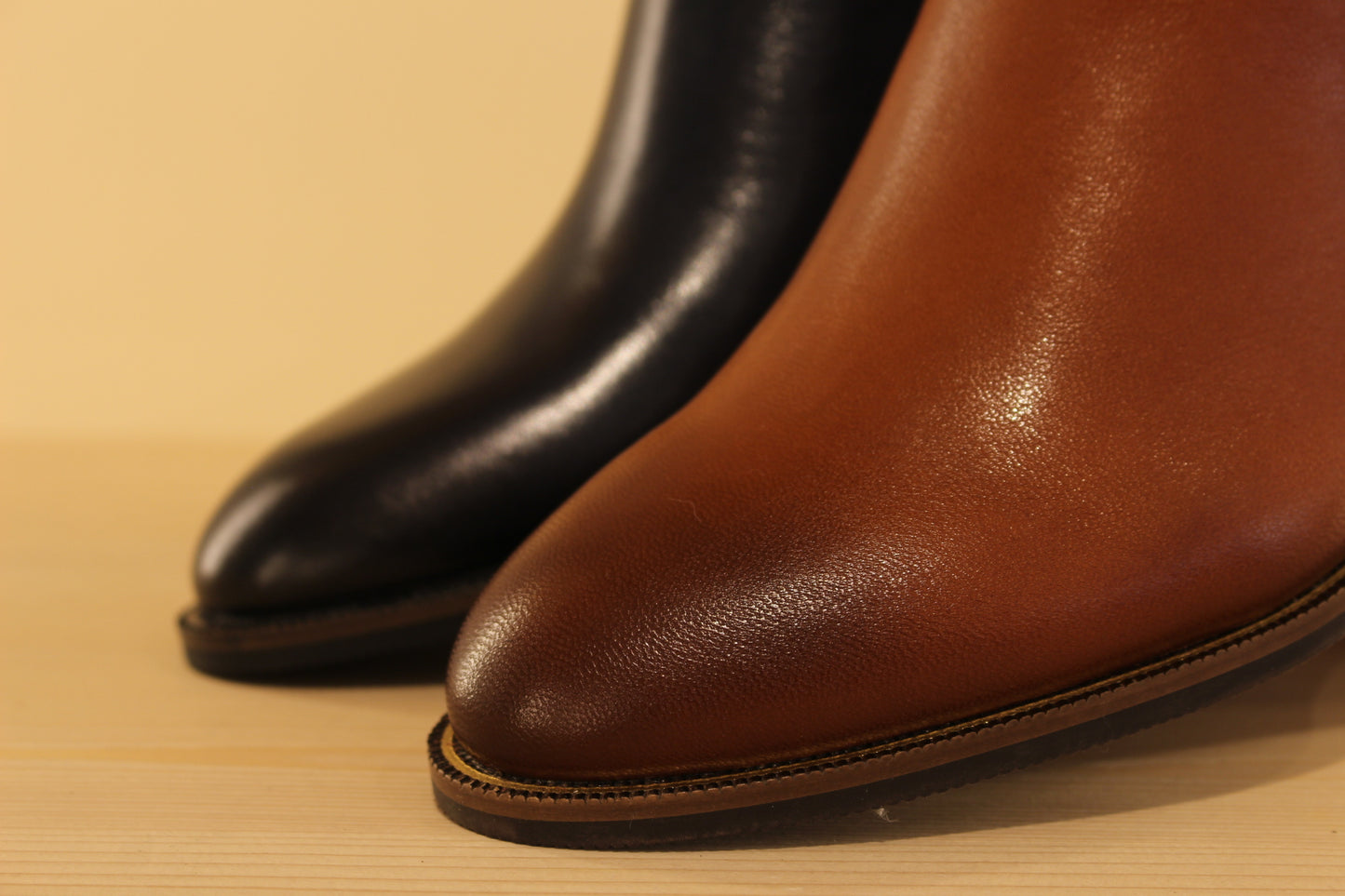 Bottine en cuir bleu ou cognac à talon très féminine MAMZELLE