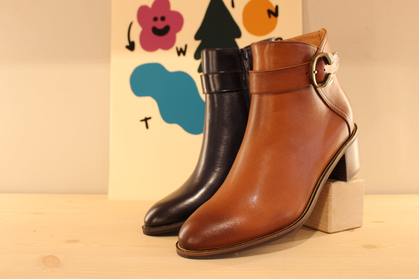 Bottine en cuir bleu ou cognac à talon très féminine MAMZELLE