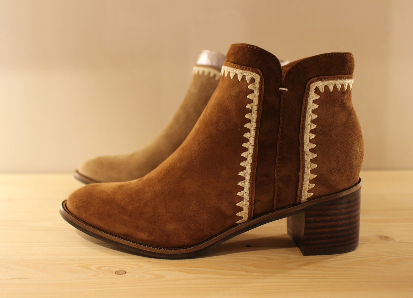 Bottines velours et petit talon MAMZELLE