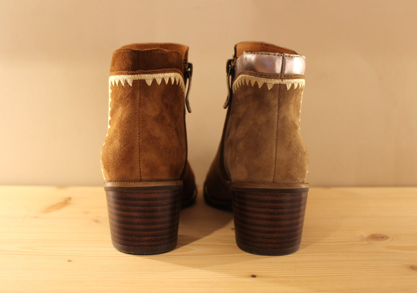Bottines velours et petit talon MAMZELLE