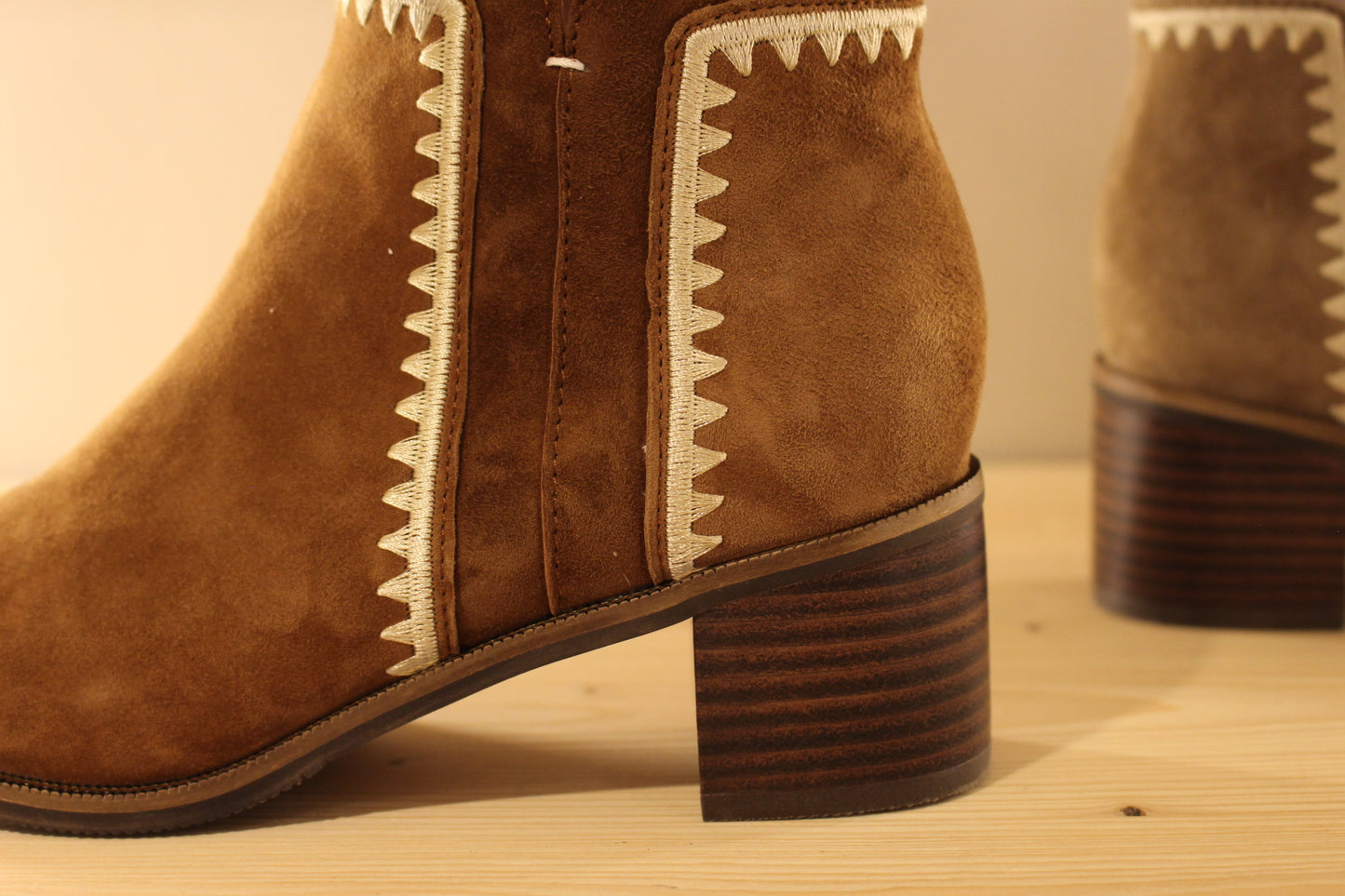 Bottines velours et petit talon MAMZELLE