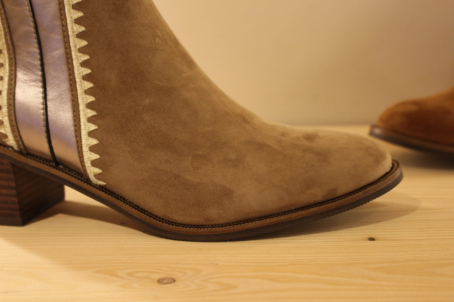 Bottines velours et petit talon MAMZELLE