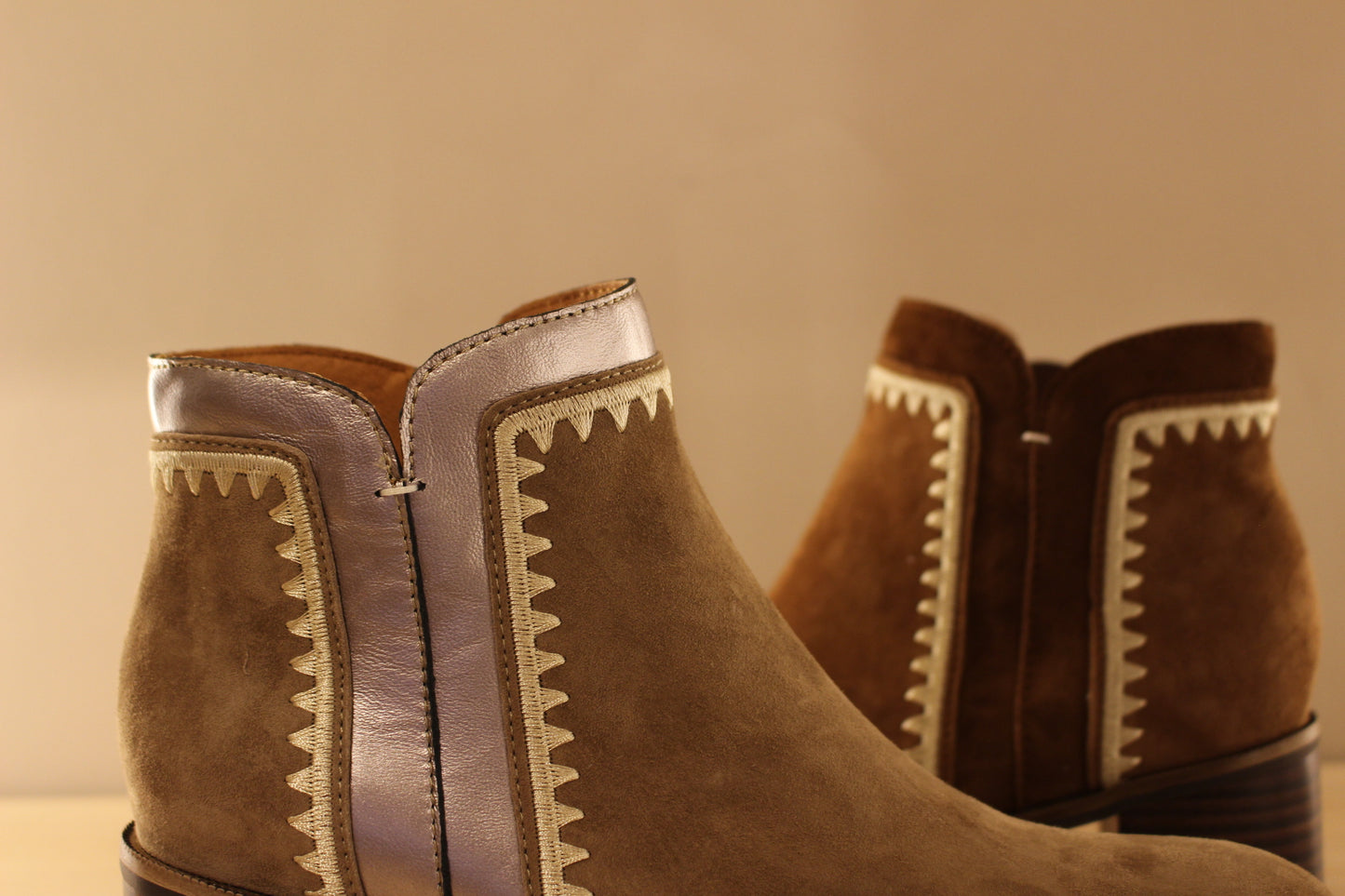 Bottines velours et petit talon MAMZELLE