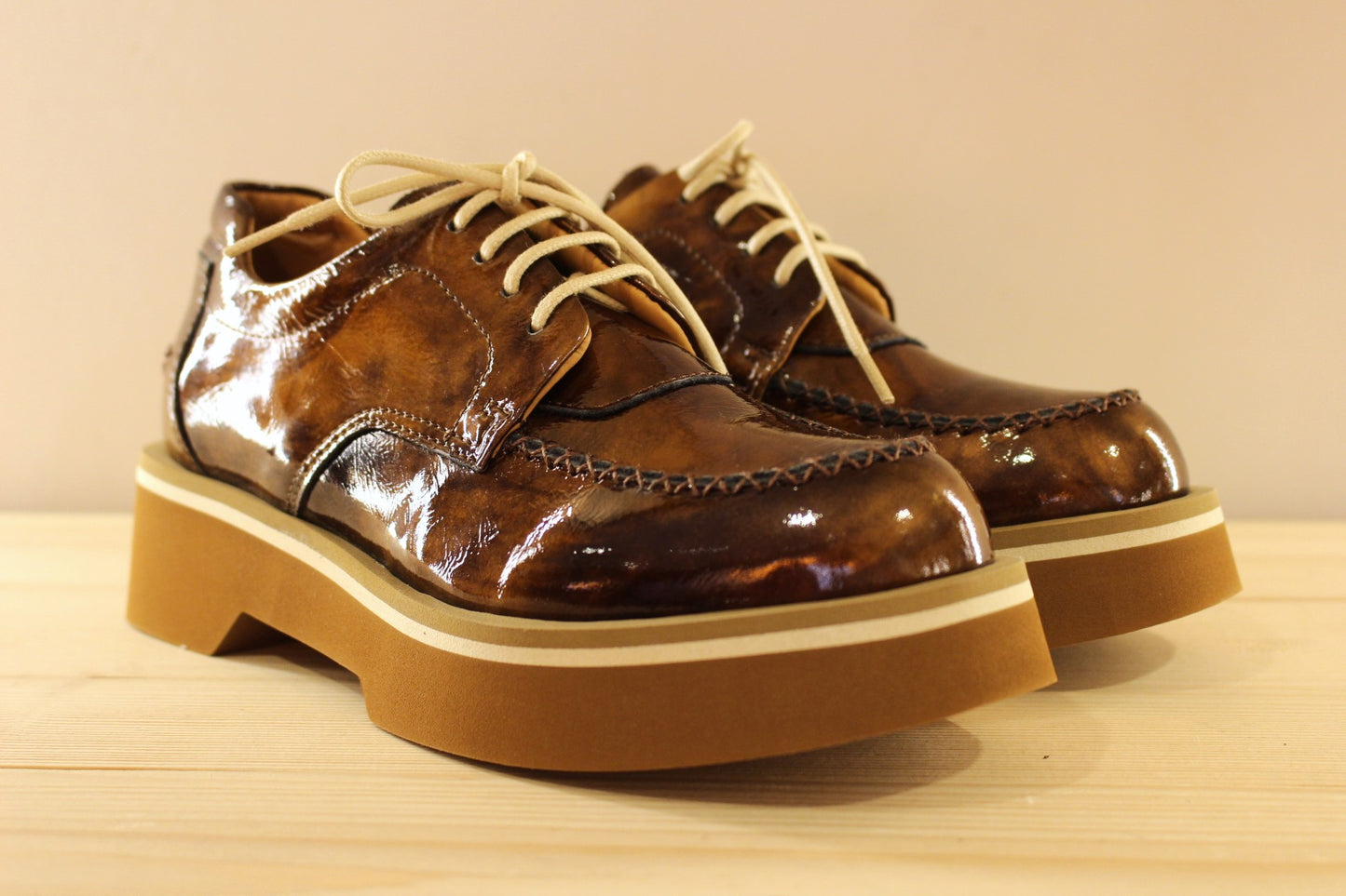 Derby cuir vernis semelle interne amovible CASTA