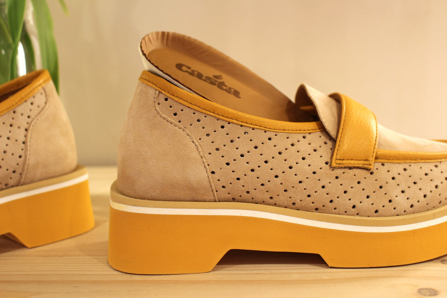 Mocassin velours camel et orange semelle interne amovible CASTA