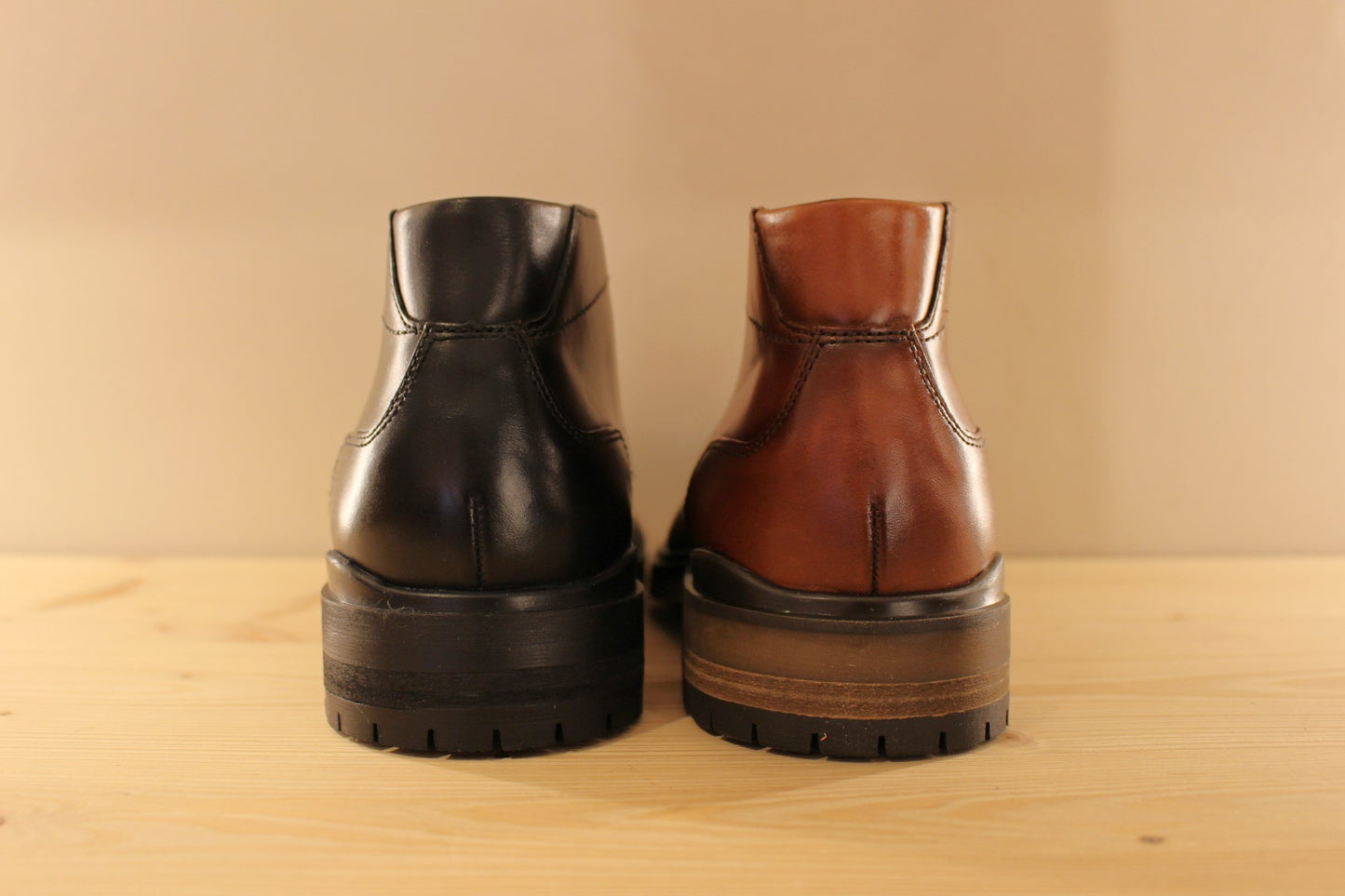 Bottines en cuir marron ou noir serrage lacet LLOYD
