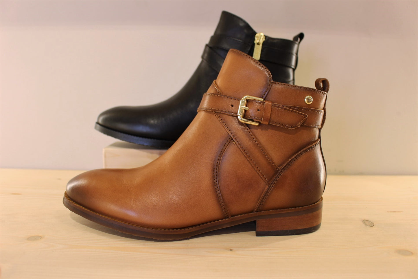 Bottines femme cuir marron ou noir PIKOLINOS