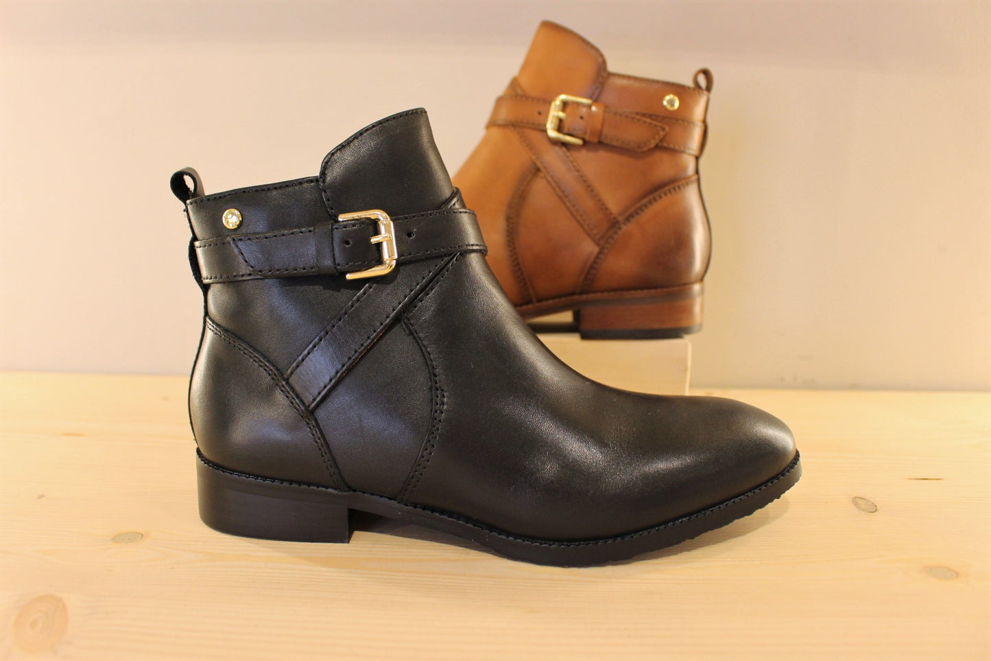 Bottines femme cuir marron ou noir PIKOLINOS