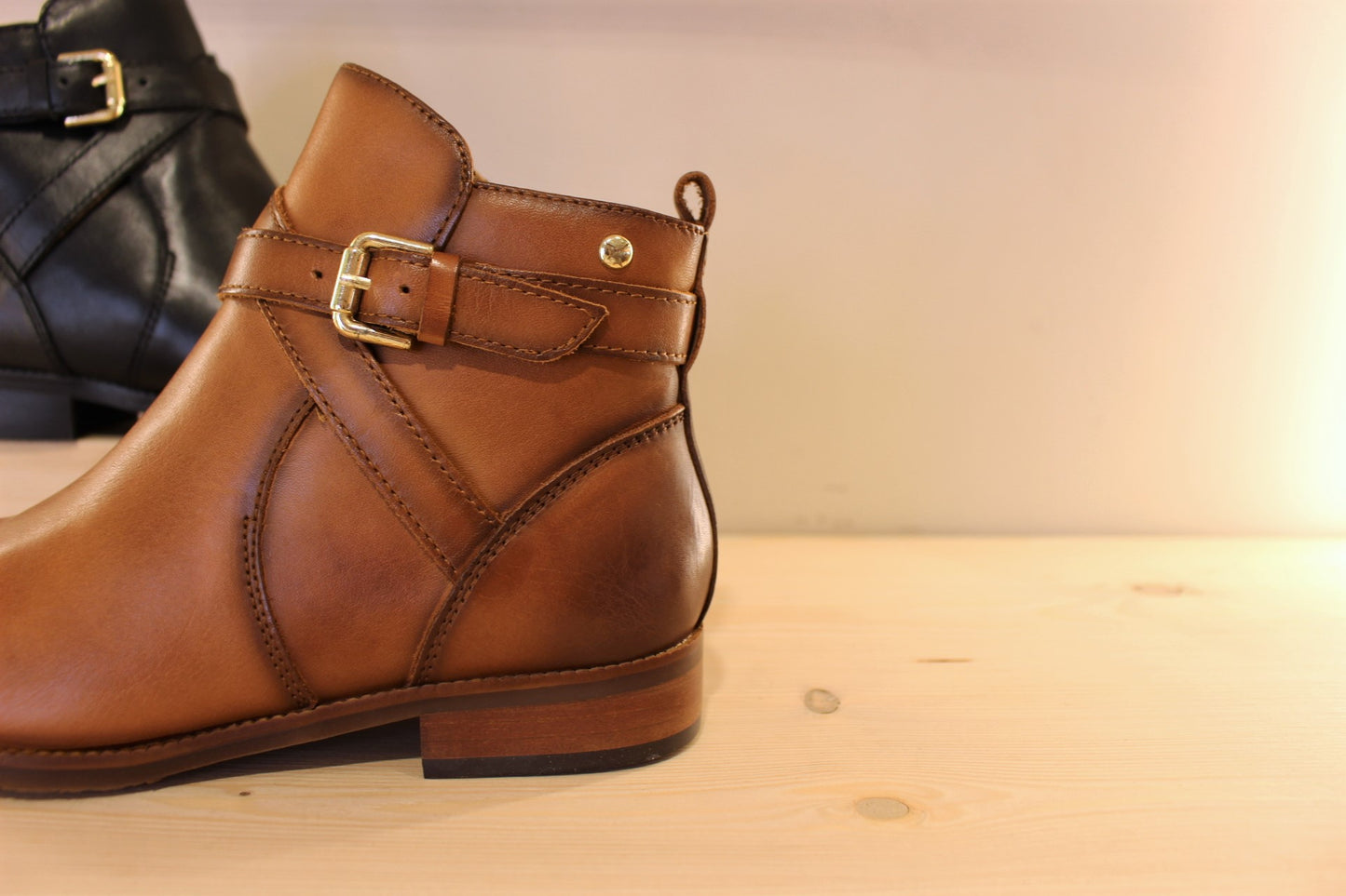 Bottines femme cuir marron ou noir PIKOLINOS