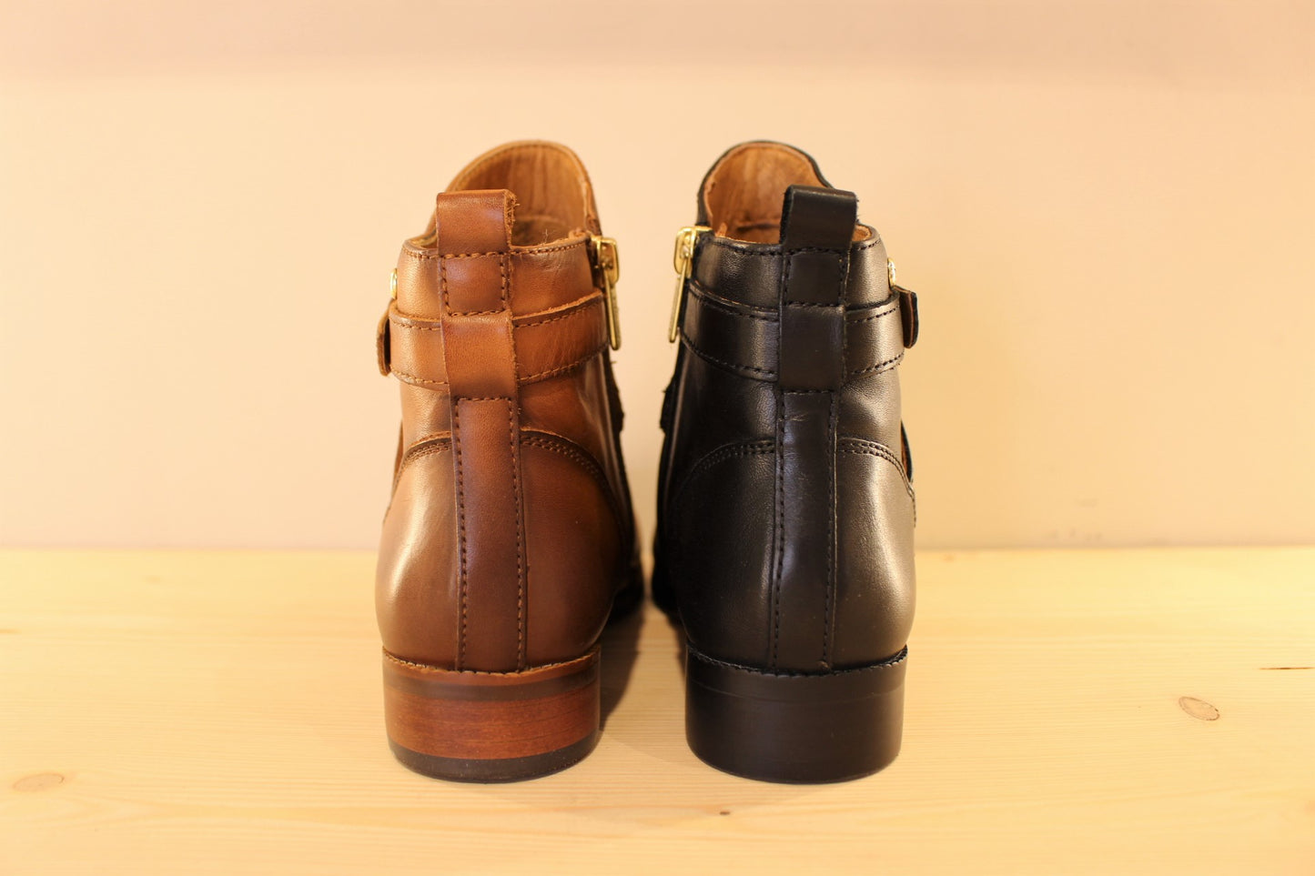 Bottines femme cuir marron ou noir PIKOLINOS