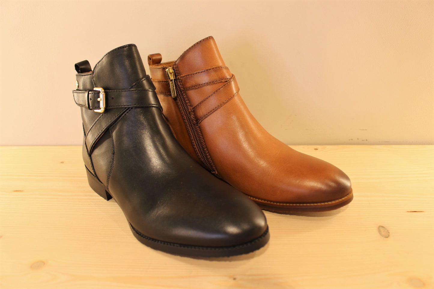 Bottines femme cuir marron ou noir PIKOLINOS