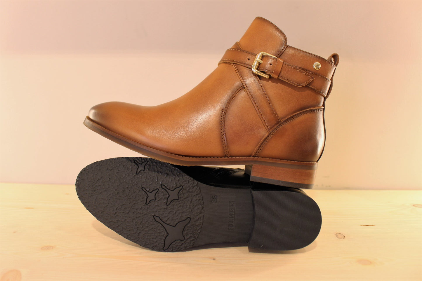 Bottines femme cuir marron ou noir PIKOLINOS