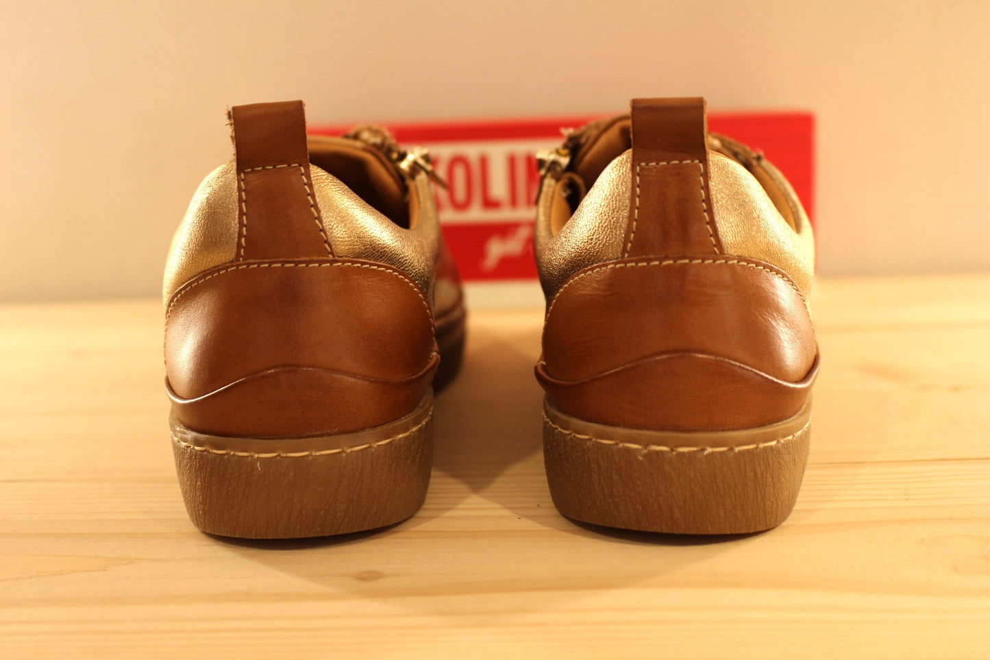 Basket femme en cuir marron clair et métallisé platine PIKOLINOS