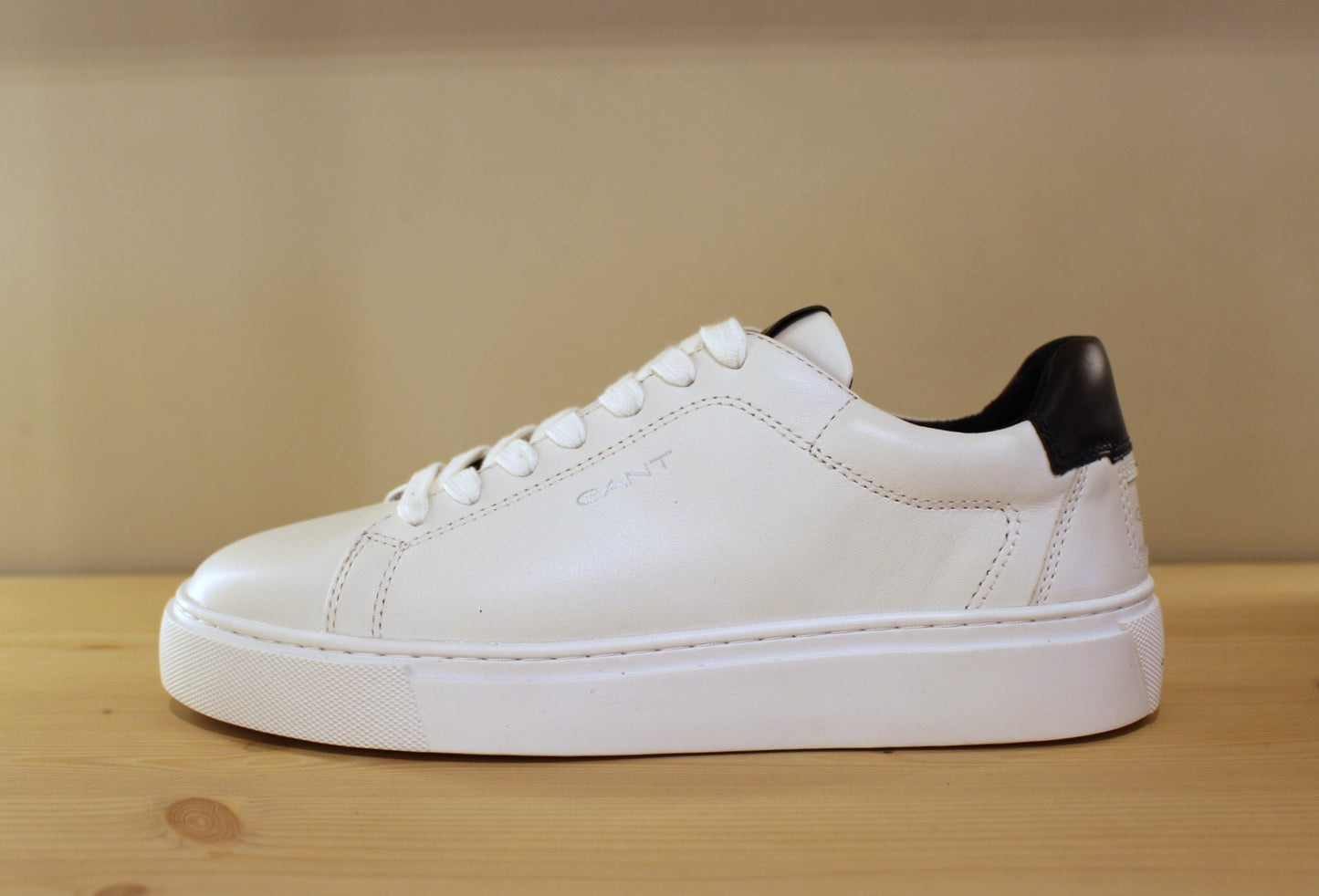 Basket homme en cuir noir ou blanc GANT