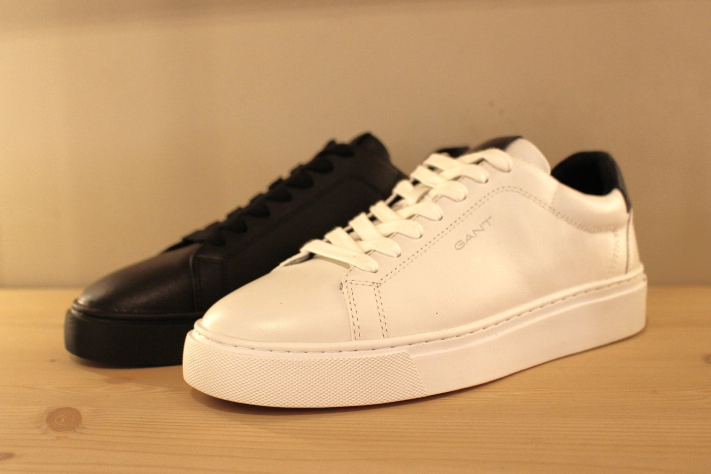 Basket homme en cuir noir ou blanc GANT