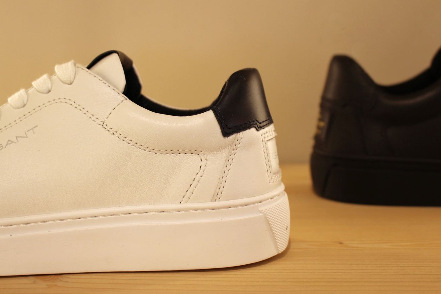 Basket homme en cuir noir ou blanc GANT