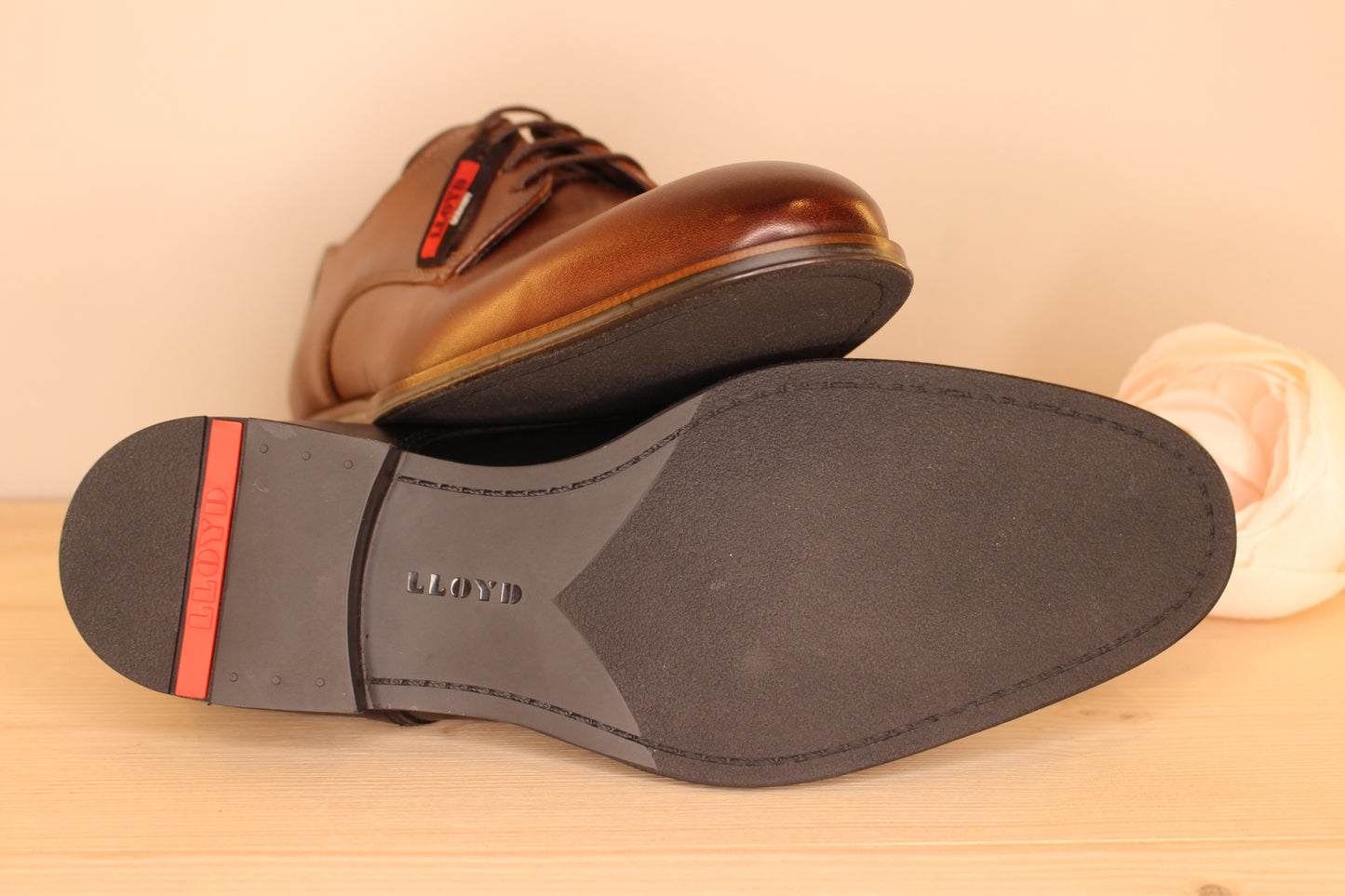 Chaussures habillées cuir noir ou cigare semelle gomme LLOYD