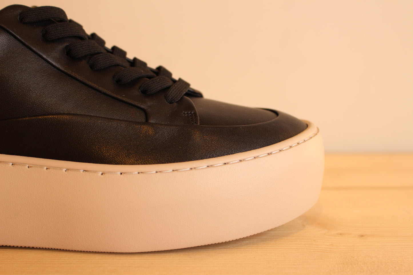 Sneaker cuir noir lacet noir semelle épaisse confortable HOGL