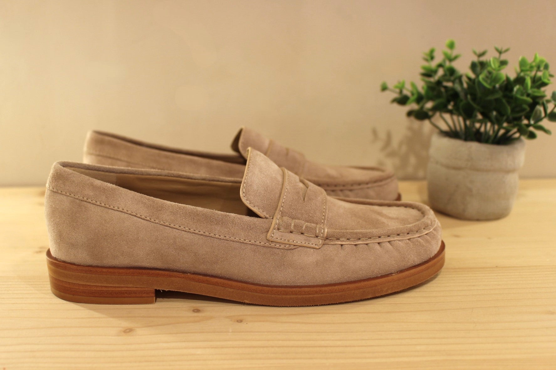 Mocassin HÖGL en cuir velours de couleur sable