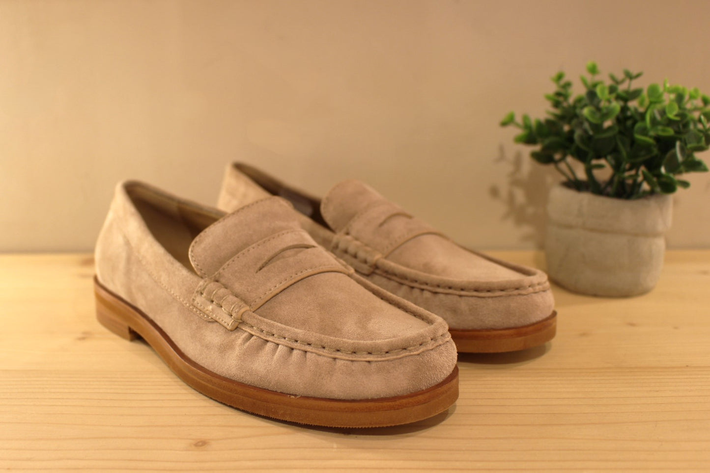 Mocassin HÖGL en cuir velours de couleur sable